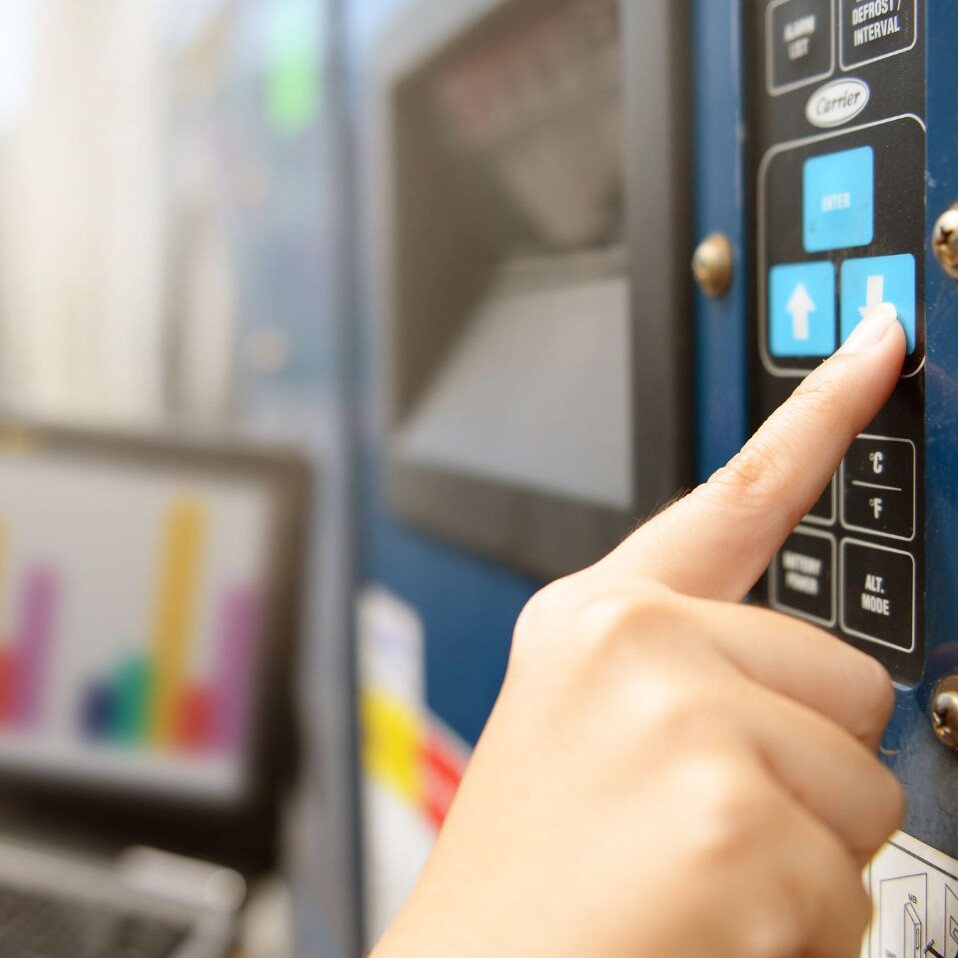 Refrigerator Temperature Monitoring System for Restaurants