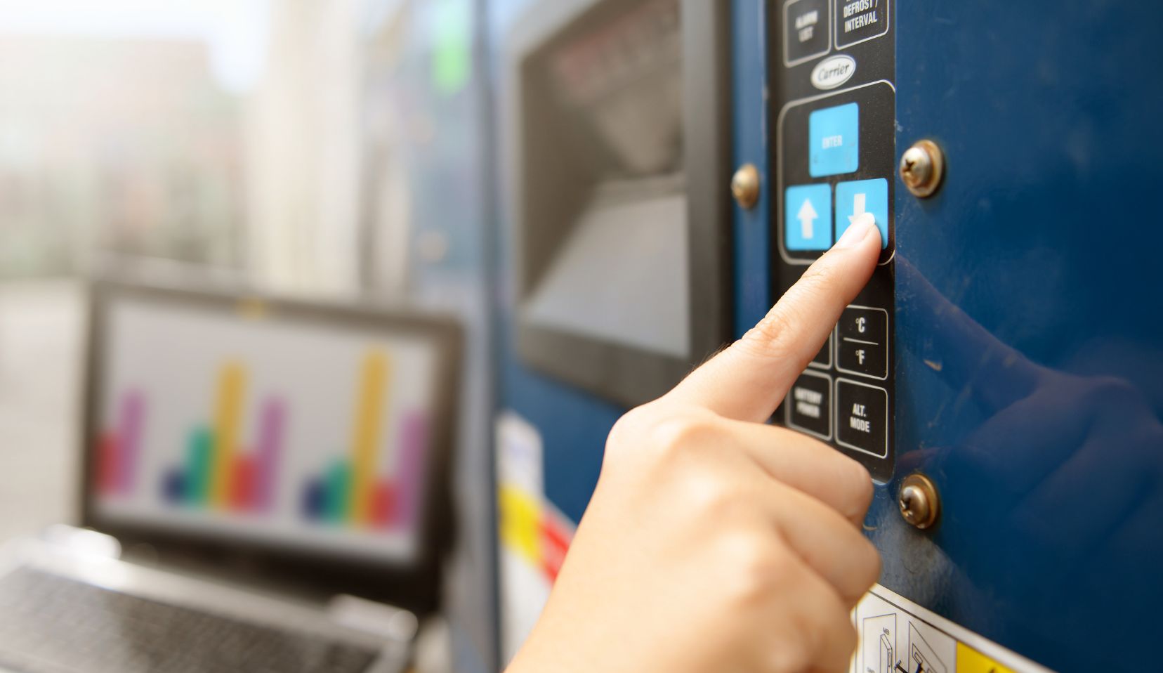 Refrigerator Temperature Monitoring System for Restaurants
